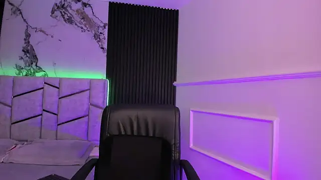 daniiphoeniixx online show from January 6, 7:50 pm