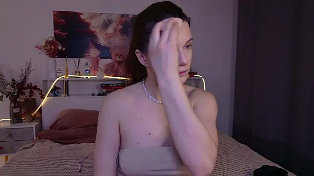 Nellie Medina online show from February 25, 3:43 pm