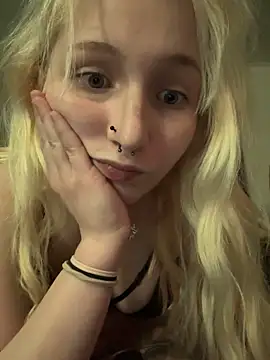 svenjaleongeil online show from March 18, 6:46 pm