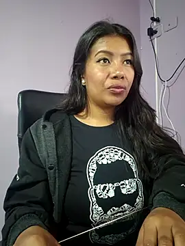 Snapshot of PaulaOrtiz_1 chatting on October 12, 8:11 pm PaulaOrtiz 1 online show from October 12, 8:11 pm