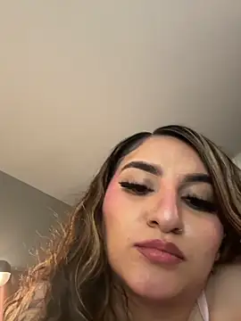 mamifresita online show from April 5, 10:20 pm