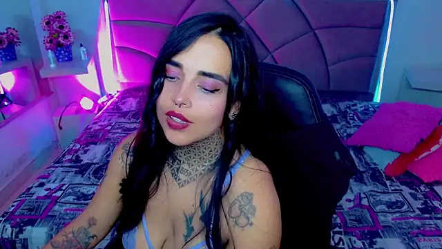 Carolaine01 online show from September 12, 9:55 pm