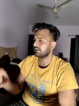 MAGNETICDADDY8 online show from April 4, 10:25 am