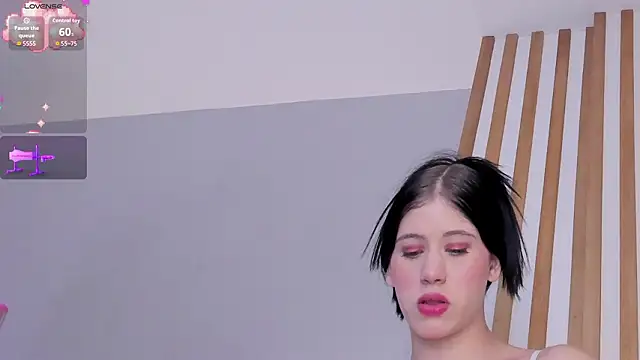 sara  jones gh online show from February 15, 6:18 pm