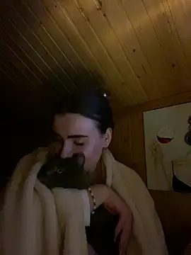 mewKate online show from April 5, 7:24 pm