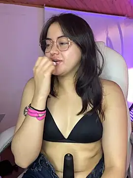 Camila pinkk online show from May 29, 2:15 pm