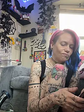 trashbrat online show from April 24, 12:30 pm