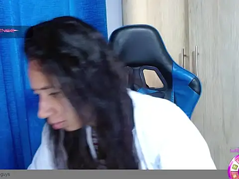 Danielagomez33 online show from March 18, 12:43 pm