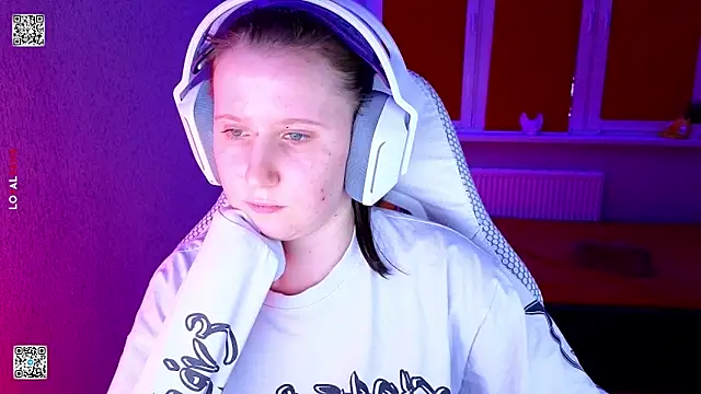 mon lola online show from February 5, 4:10 pm