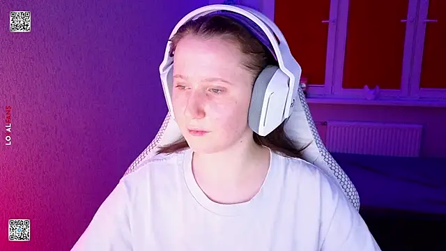 mon lola online show from March 28, 4:28 pm