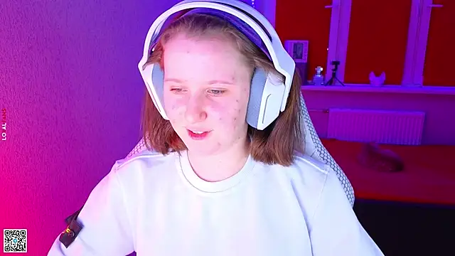 mon lola online show from November 25, 3:36 pm