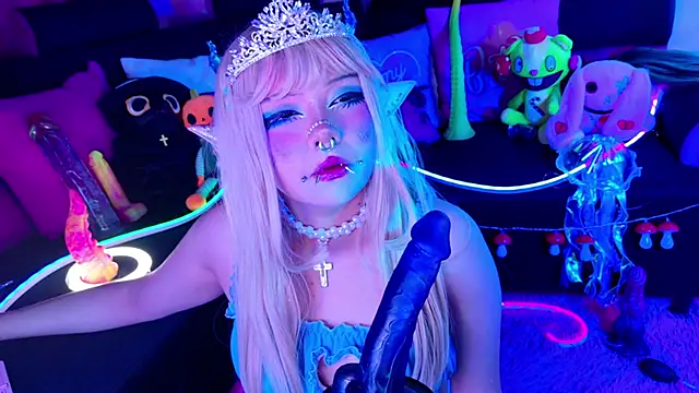 LaytonBox online show from November 3, 1:48 pm