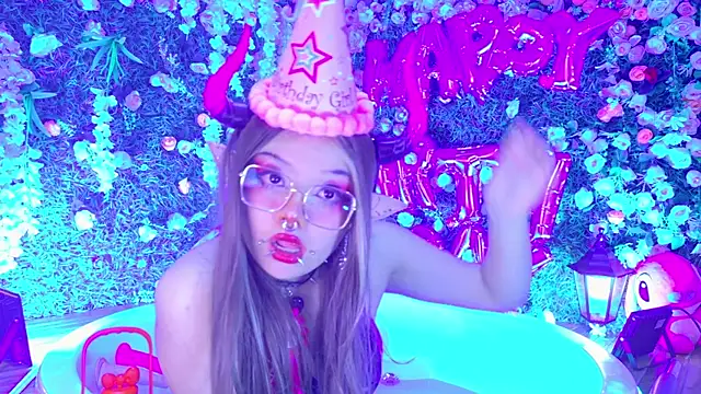 LaytonBox online show from November 24, 10:56 pm