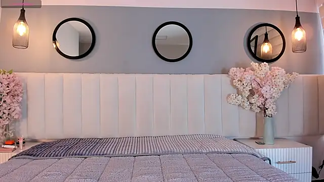 chelsea bolton  online show from March 12, 1:47 pm