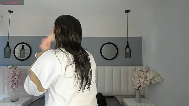 chelsea bolton  online show from February 26, 12:15 pm