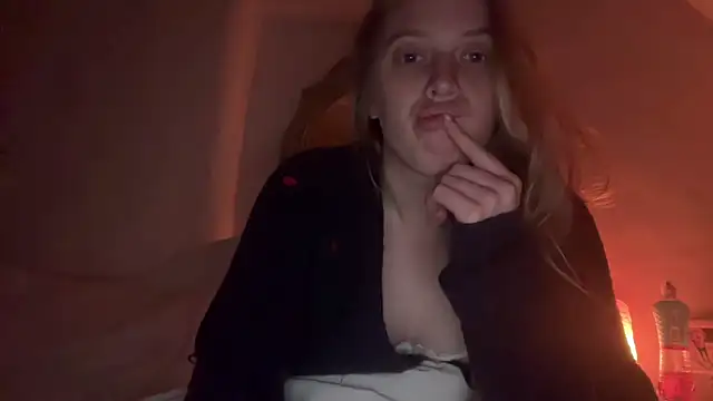 Snapshot of Ella-82 chatting on April 29, 8:03 pm Ella-82 online show from April 29, 8:03 pm