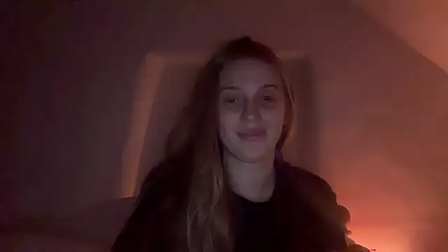 Snapshot of Ella-82 chatting on November 10, 8:26 pm Ella-82 online show from November 10, 8:26 pm