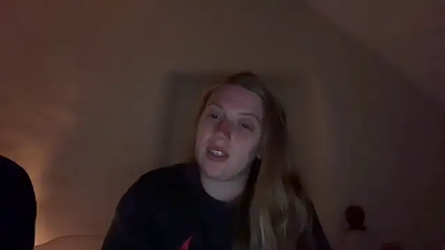 Snapshot of Ella-82 chatting on June 13, 9:23 pm Ella-82 online show from June 13, 9:23 pm