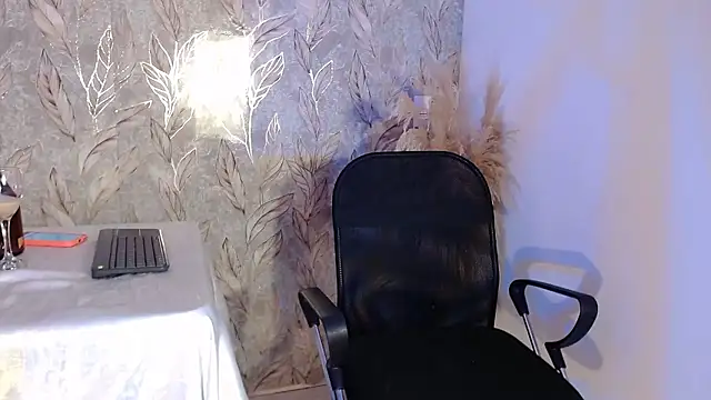 RAICHELLCOOPER1 online show from January 11, 12:32 pm