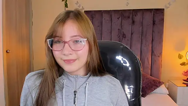 Dahlia Rousse online show from October 27, 9:20 pm