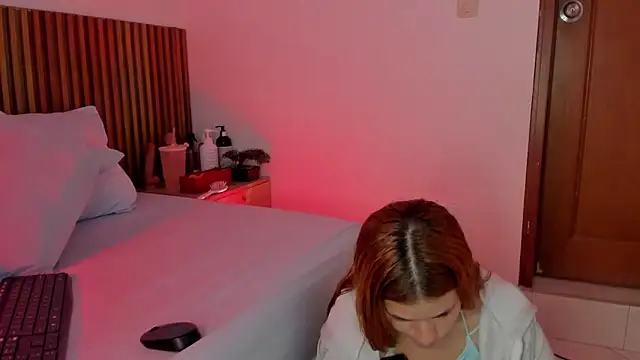 Snapshot of alliss_ginger_ chatting on September 15, 7:43 pm alliss ginger online show from September 15, 7:43 pm