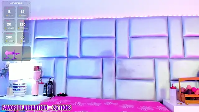 LovelyNickii online show from April 18, 7:07 pm