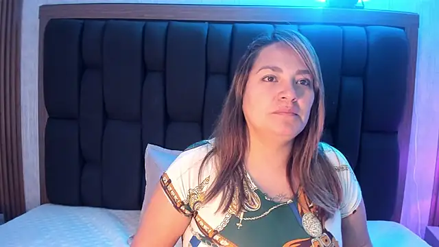 Elise-Leyton online show from November 11, 9:45 pm