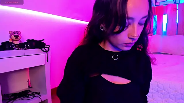 coral jonesss online show from October 11, 2:20 pm