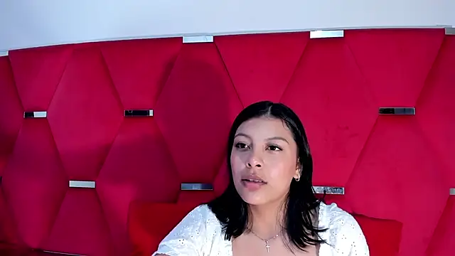 Salmaportman69 online show from February 3, 8:01 pm