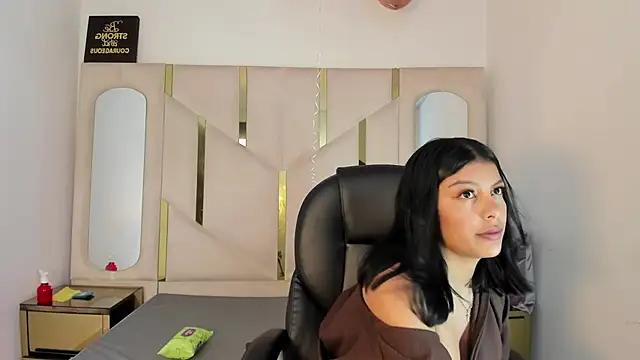 Salmaportman69 online show from February 4, 9:07 pm