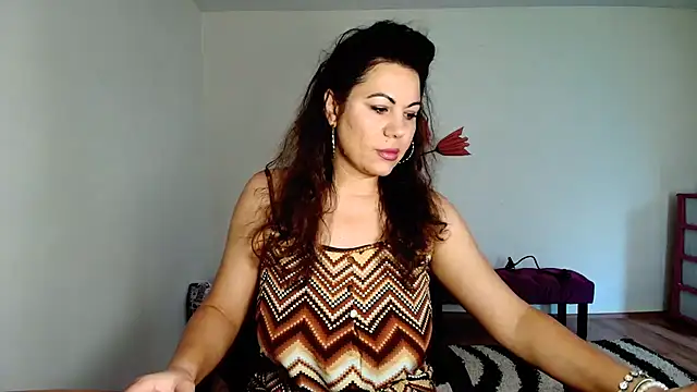 VixenVibesX online show from June 13, 8:01 am