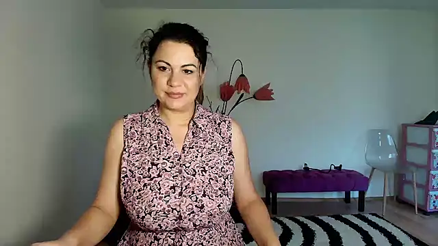 VixenVibesX online show from June 18, 11:59 am