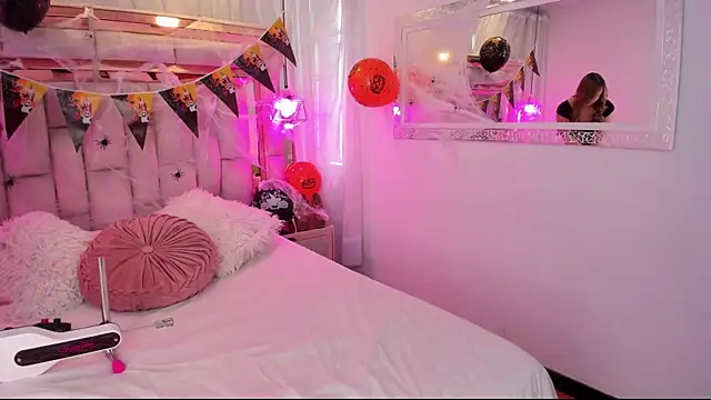 Katalina Evans online show from October 25, 12:02 pm