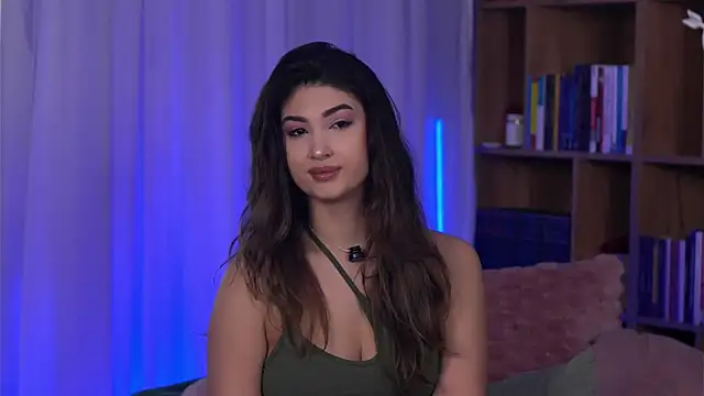 SarahPeach8 online show from April 10, 10:10 am