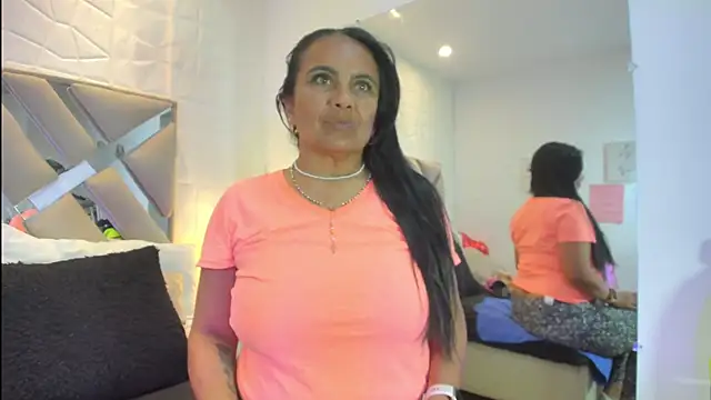 raquell moore online show from April 16, 1:50 am