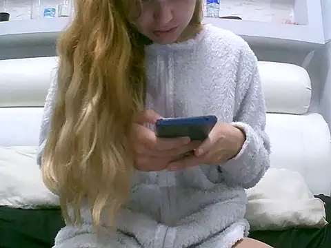 VittoriaTaylor online show from November 28, 11:35 am