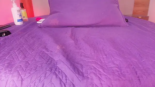 Auroraa miller online show from April 11, 7:45 am