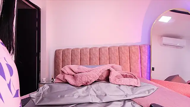 Auroraa miller online show from January 9, 11:58 am