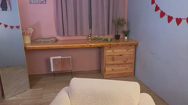 too sexxxy online show from March 18, 6:51 am