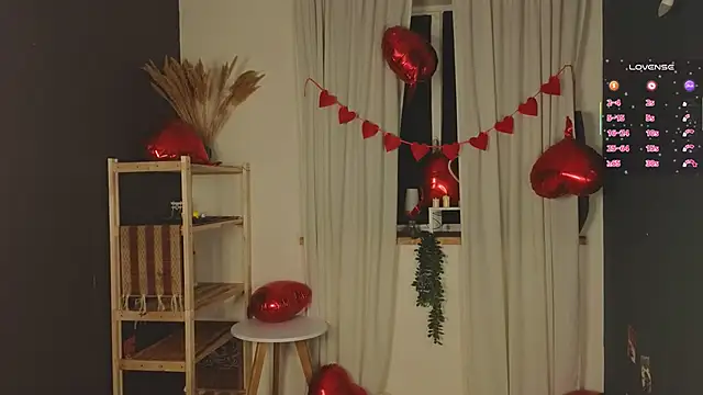 too sexxxy online show from February 18, 3:11 pm