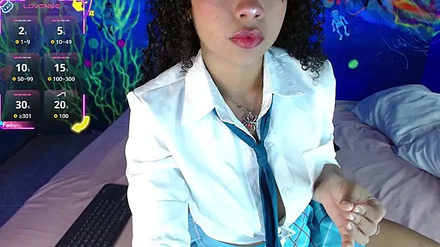 lucie petite online show from October 16, 6:32 pm