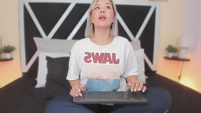 ah mara  online show from December 20, 11:58 am