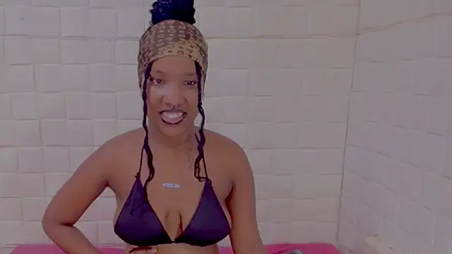 EroticSexyPrada online show from April 15, 9:04 pm