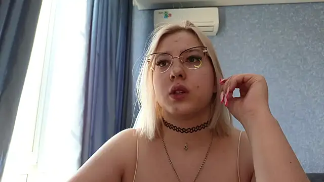 HotBrandyX online show from May 1, 3:43 am