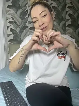 viktoria davis  online show from April 6, 12:43 am