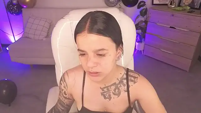 Nicole Foxx  online show from April 20, 6:33 pm