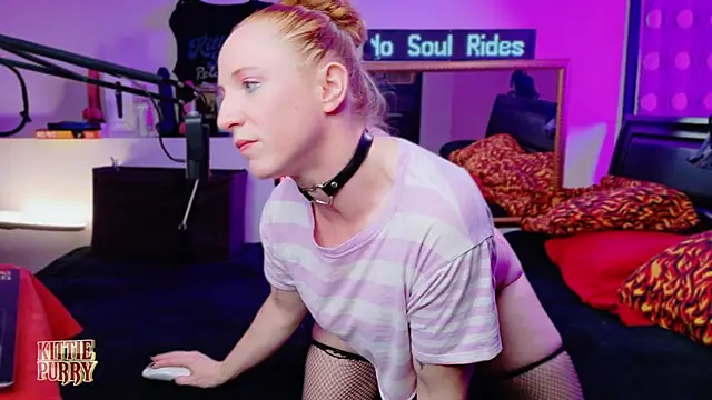 Snapshot of KittiePurry69 chatting on September 22, 4:49 pm KittiePurry69 online show from September 22, 4:49 pm