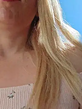 SweetyNinaOff1 online show from April 8, 9:44 am