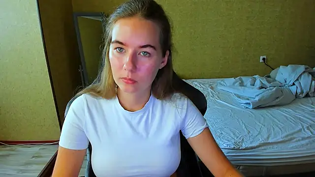 EmilyPaw online show from July 8, 9:44 am