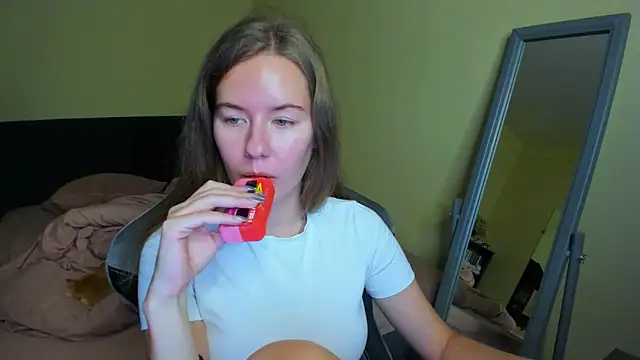 EmilyPaw online show from October 18, 11:02 am